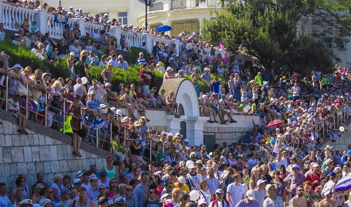 Вчені заявили про критичне перенаселення Землі: скільки людей може витримати планета