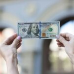 Банки “відмовляться” від поточного курсу долара: українцям розповіли, чого очікувати найближчими днями